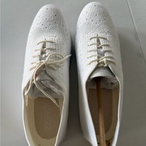 Kenneth Cole Reaction White Flats